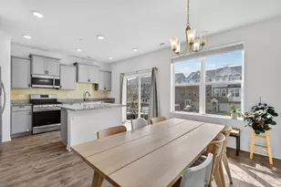 17 Grey Wolf Dr, Wheeling, IL 60090 - Photo 8