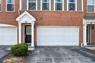 17 Grey Wolf Dr, Wheeling, IL 60090 - Photo 2