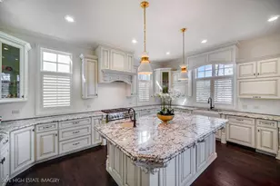 1 Willowcrest Dr, Oak Brook, IL 60523 - Photo 8