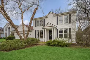 1426 Trailwood Dr, Crystal Lake, IL 60014 - Photo 2