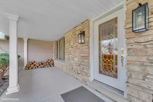 3235 Robincrest Dr, Northbrook, IL 60062 - Photo 2