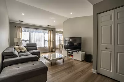 383 Woodview Circle #C, Elgin, IL 60120 - Photo 4