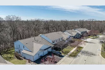 383 Woodview Circle #C, Elgin, IL 60120 - Photo 2