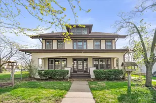 427 E Benton St, Aurora, IL 60505 - Photo 2