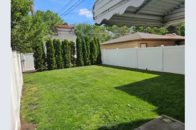 2020 W Waveland Avenue, Chicago, IL 60618 - Photo 2