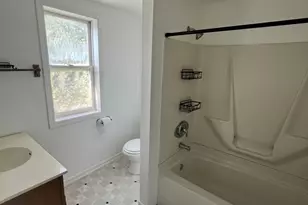 273 S 3rd Ave, Kankakee, IL 60901 - Photo 8