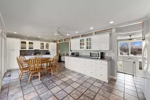 2508 Stonewall Ave, Woodridge, IL 60517 - Photo 6