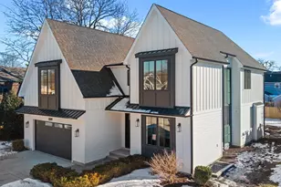 2009 Robincrest Ln, Glenview, IL 60025 - Photo 2