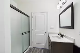 606 McHenry Ave, McHenry, IL 60050 - Photo 12