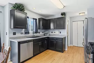 39907 Walton Ln, Beach Park, IL 60083 - Photo 10