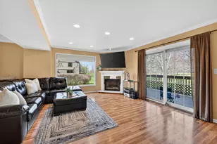 1926 Golf View Dr, Bartlett, IL 60103 - Photo 4