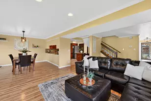 1926 Golf View Dr, Bartlett, IL 60103 - Photo 6