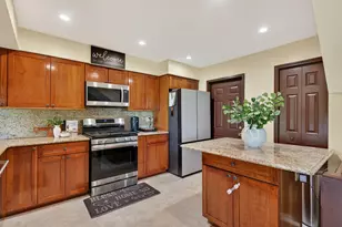 1926 Golf View Dr, Bartlett, IL 60103 - Photo 10