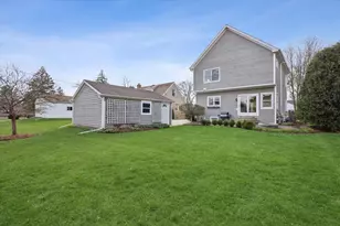 131 Indian Dr, Clarendon Hills, IL 60514 - Photo 18