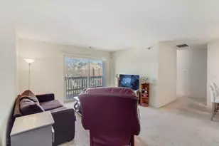 208 Glengarry Dr, Bloomingdale, IL 60108 - Photo 4