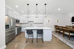 2846 N Southport Ave, Chicago, IL 60657 - Photo 2