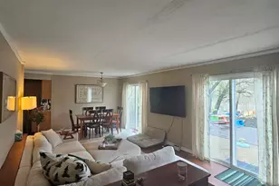 128 Essex Rd, Elk Grove Village, IL 60007 - Photo 4