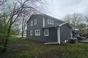 128 Essex Rd, Elk Grove Village, IL 60007 - Photo 16
