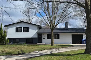 1110 Holmes Pl, Dekalb, IL 60115 - Photo 2