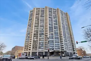 3930 N Pine Grove Ave, Chicago, IL 60613 - Photo 1