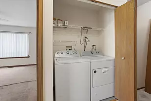 682 Fieldcrest Dr, South Elgin, IL 60177 - Photo 12