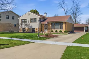 1506 W Palm Dr, Mount Prospect, IL 60056 - Photo 2