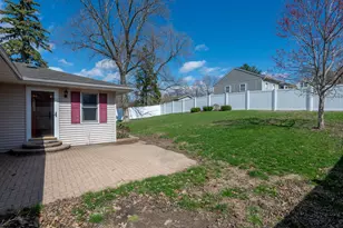 1018 Tee St, Dixon, IL 61021 - Photo 2