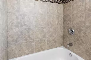 1610 W Jarvis Ave, Chicago, IL 60626 - Photo 8