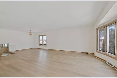 4738 N Potawatomie Avenue, Chicago, IL 60656 - Photo 4