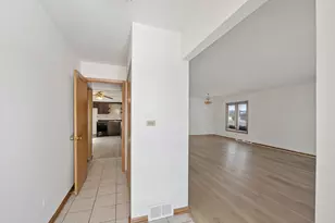4738 N Potawatomie Ave, Chicago, IL 60656 - Photo 10