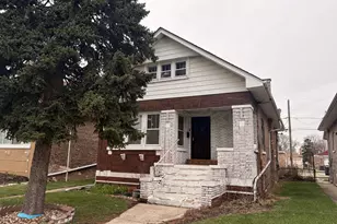 134 Bellwood Ave, Bellwood, IL 60104 - Photo 1