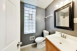 7041 S Eberhart Ave, Chicago, IL 60637 - Photo 12