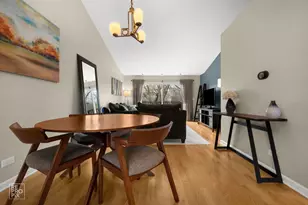 2696 S Embers Ln, Arlington Heights, IL 60005 - Photo 4