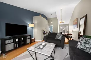 2696 S Embers Ln, Arlington Heights, IL 60005 - Photo 6