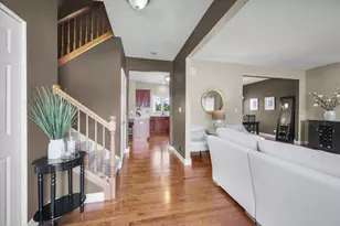 122 Fieldcrest Dr, Bartlett, IL 60103 - Photo 4