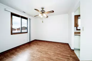 15712 Peggy Ln, Oak Forest, IL 60452 - Photo 6