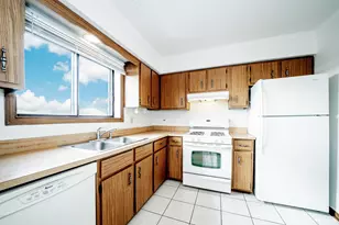 15712 Peggy Ln, Oak Forest, IL 60452 - Photo 8