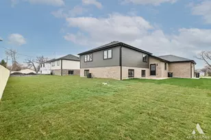 8039 S 85th Ct, Justice, IL 60458 - Photo 4