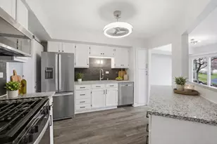 1941 Quaker Hollow Ln, Streamwood, IL 60107 - Photo 4