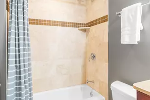 912 W Fletcher St, Chicago, IL 60657 - Photo 20
