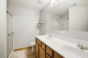 3370 Cameron Dr, Elgin, IL 60124 - Photo 12