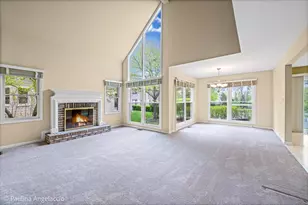 760 N Walden Dr, Palatine, IL 60067 - Photo 2