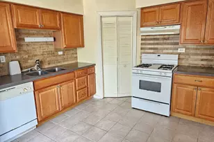 592 Lotus Ct, Wheeling, IL 60090 - Photo 4