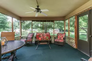 1005 S Hershey Rd, Bloomington, IL 61704 - Photo 14