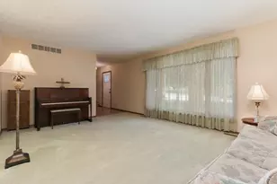 1005 S Hershey Rd, Bloomington, IL 61704 - Photo 6