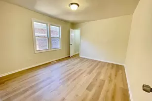 8312 S Phillips Ave, Chicago, IL 60617 - Photo 8