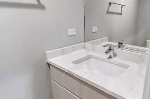 1515 W Sunnyside Ave, Chicago, IL 60640 - Photo 10