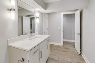 1515 W Sunnyside Ave, Chicago, IL 60640 - Photo 24