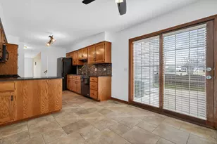 420 Windsor Dr, Oswego, IL 60543 - Photo 6