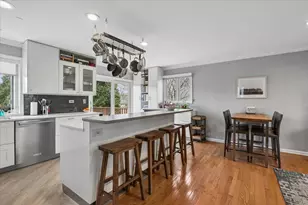 904 W Woodland Rd, Lake Bluff, IL 60044 - Photo 4